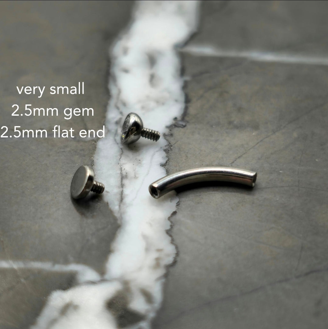 2.5mm "Floating" Gem Curved Barbell