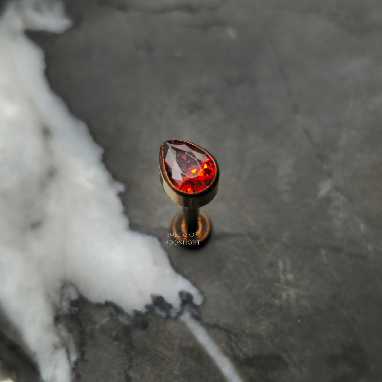 Red Teardrop Threadless Flat Back Labret