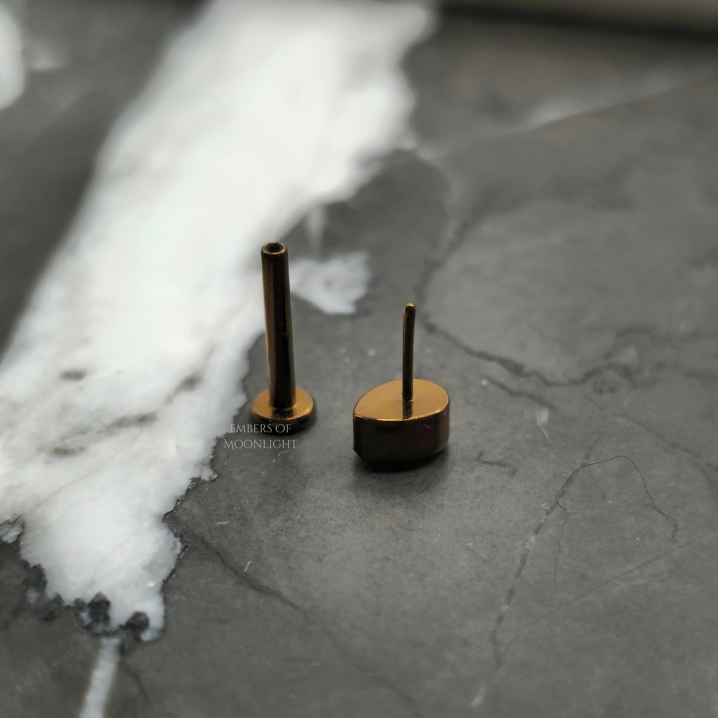 Red Teardrop Threadless Flat Back Labret