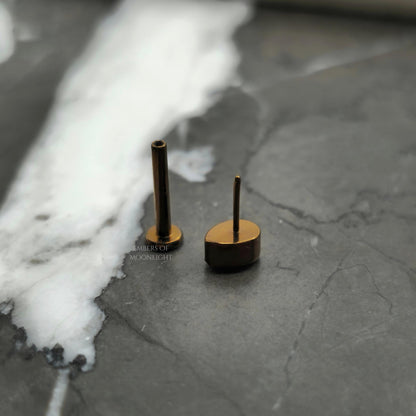 Red Teardrop Threadless Flat Back Labret