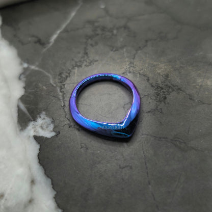 Tapering Teardrop V Shape Hinged Clicker