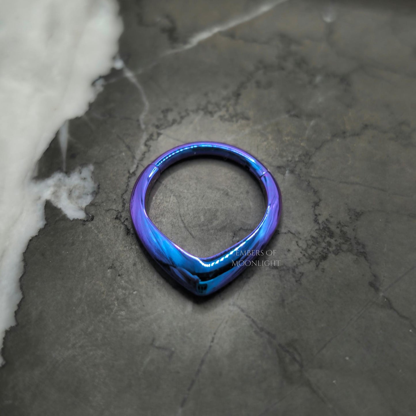 Tapering Teardrop V Shape Hinged Clicker