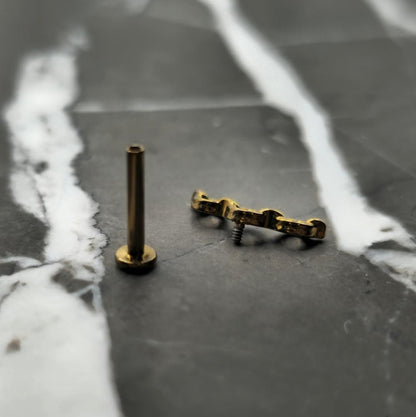 Faux Chain Flat Back Labret