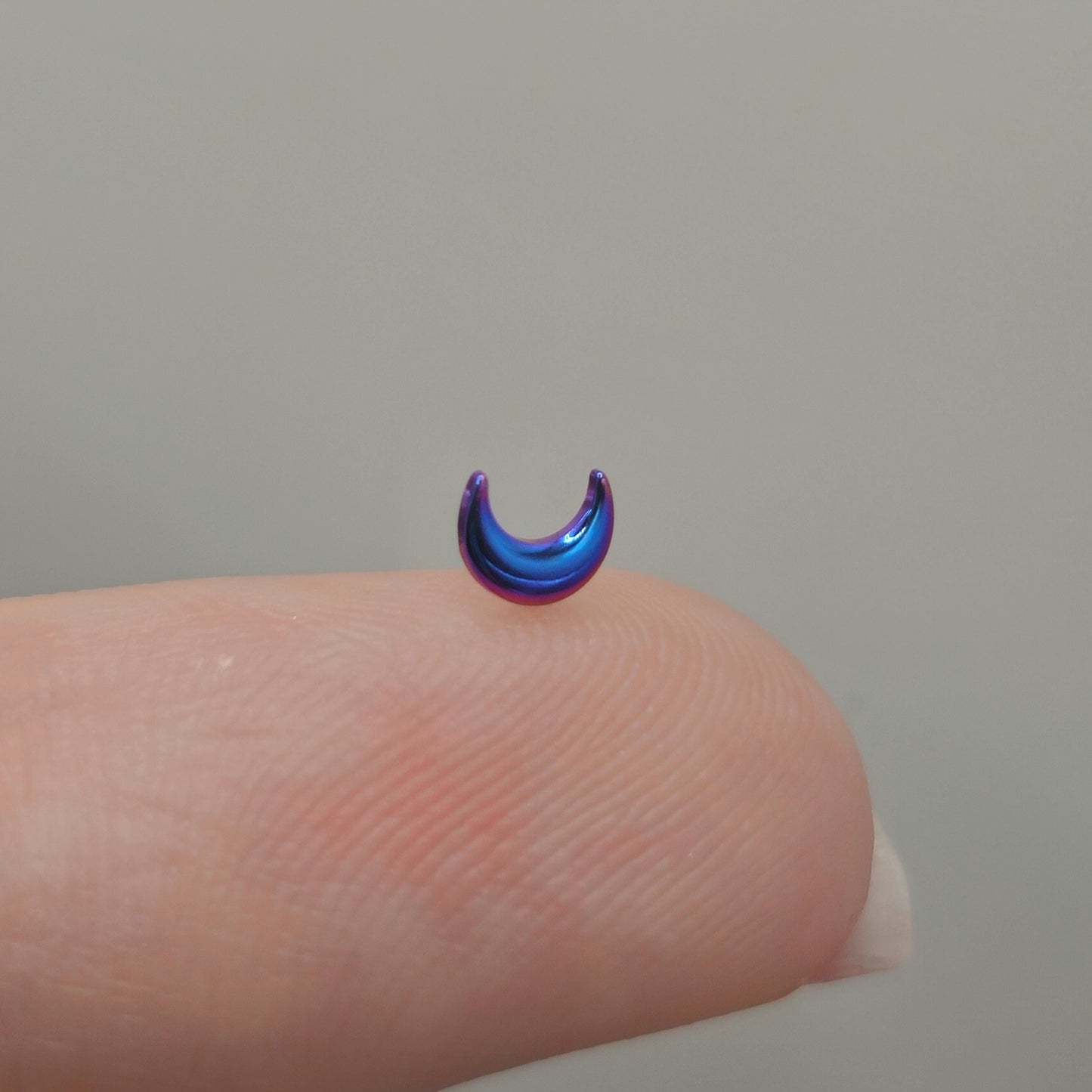 Small Moon Threadless Flat Back Labret Stud