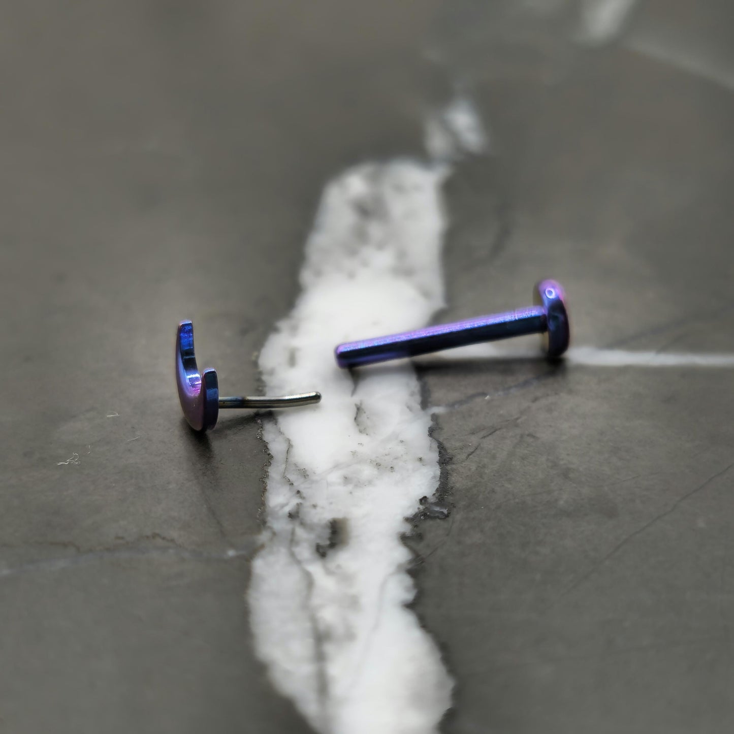 Small Moon Threadless Flat Back Labret Stud