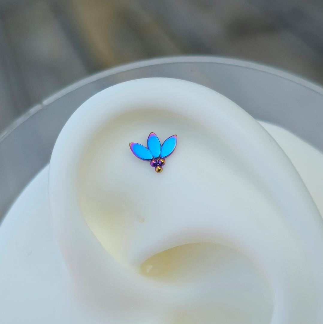 Lotus Threadless Flat Back Labret