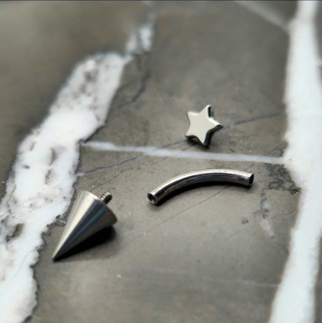Star Vertical Labret Curved Barbell